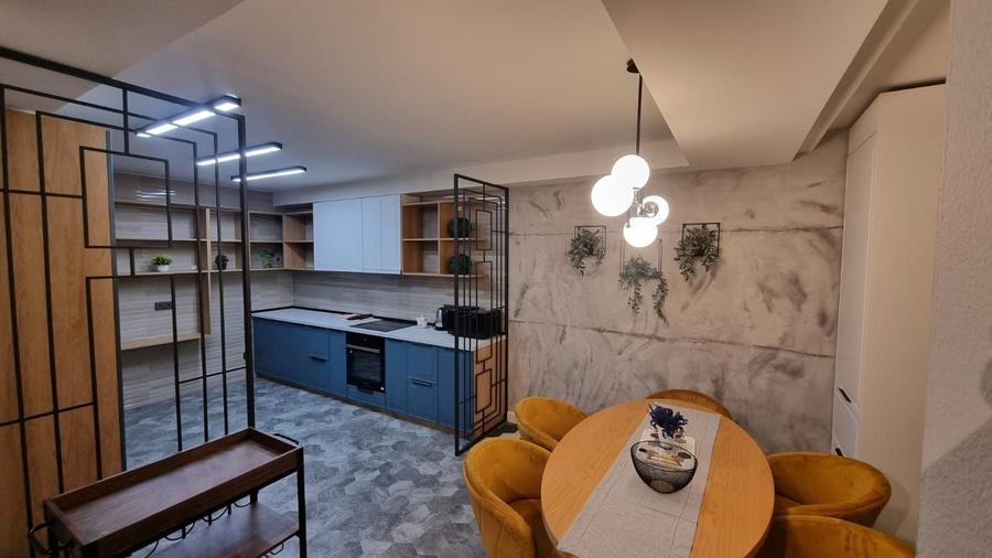 Apartament cu 4 camere decomandat în Central
