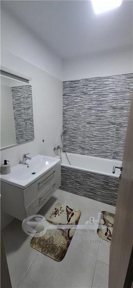 Apartament cu 3 camere decomandat în Bucium