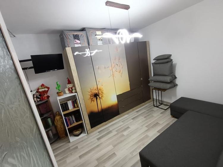 Apartament cu 3 camere semidecomandat în Nord
