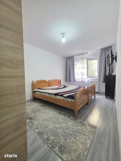 Apartament cu 3 camere în Florilor