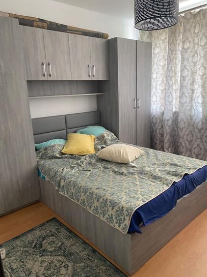 Apartament cu 3 camere decomandat, mobilat în Grivița