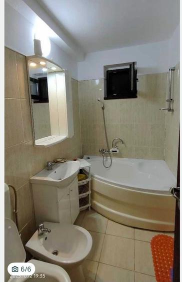 Apartament cu 3 camere semidecomandat în Dristor