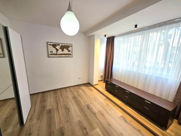 Apartament cu 3 camere semidecomandat, mobilat în Sala Palatului
