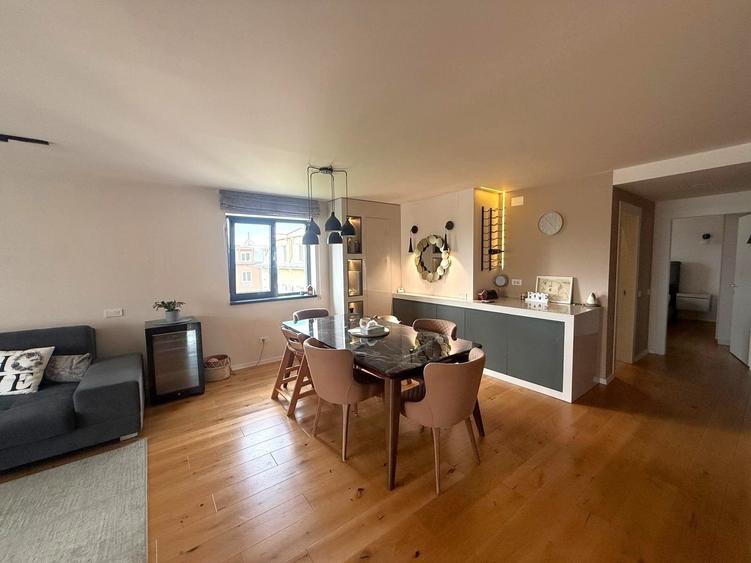 Apartament cu 4 camere în Iancu Nicolae