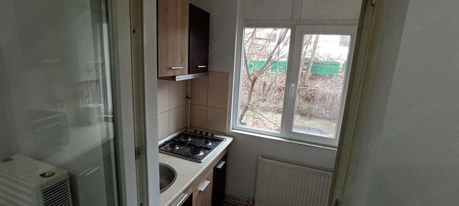 Garsonieră decomandată în Podul de Fier