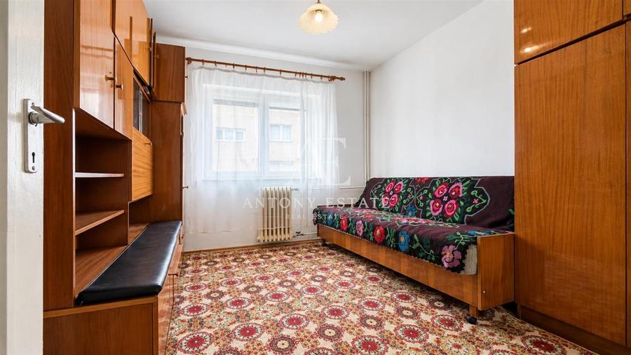 Apartament cu 3 camere semidecomandat în Cantemir