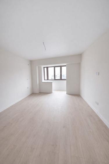 Apartament cu 3 camere decomandat în Piața Centrală