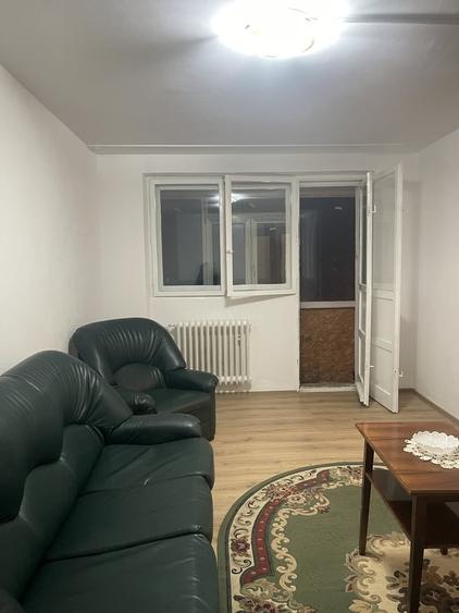 Apartament cu 3 camere decomandat în Drumul Taberei
