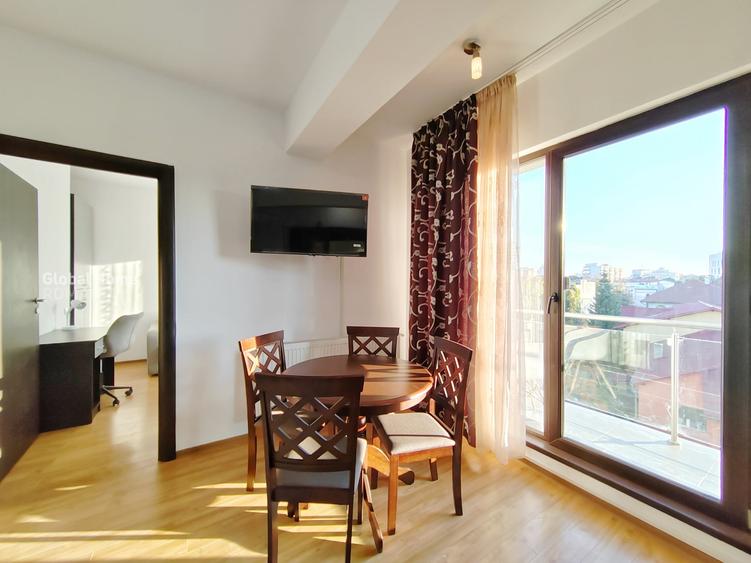 Apartament cu 3 camere semidecomandat, mobilat în Moșilor
