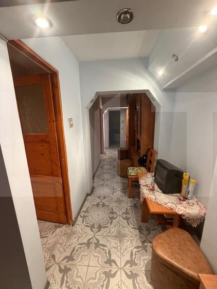 Apartament cu 3 camere decomandat, mobilat în Rovine