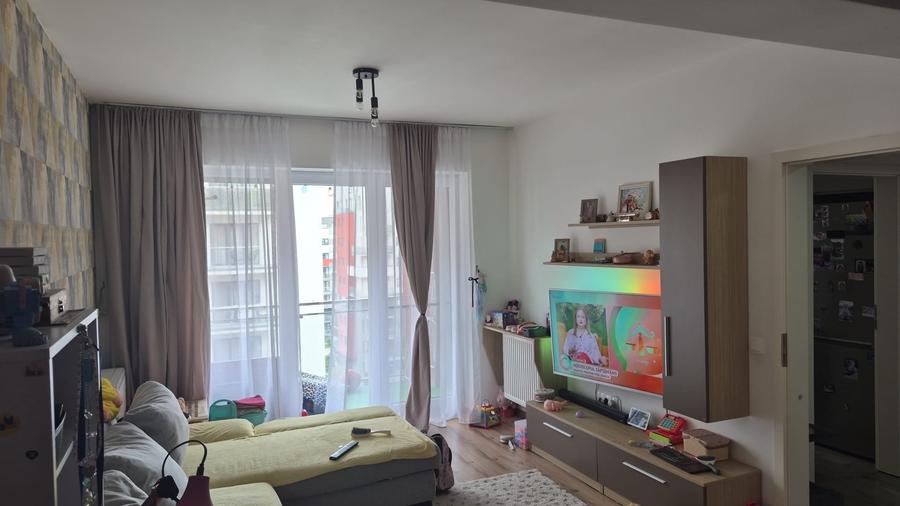 Apartament cu 2 camere decomandat în Tractorul