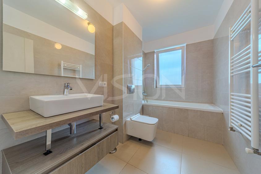 Apartament cu 3 camere semidecomandat în Între Lacuri