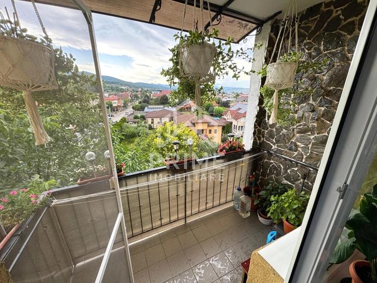 Apartament cu 4 camere decomandat în Cetate
