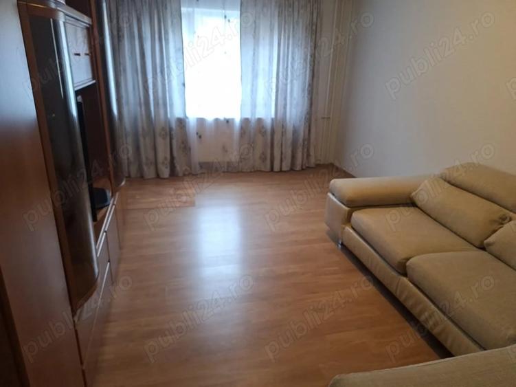Apartament cu 3 camere decomandat în Lipovei