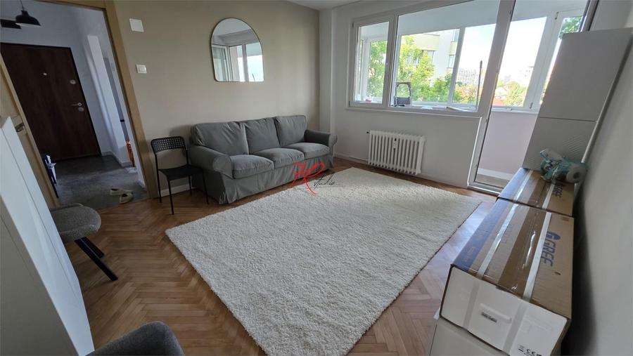 Apartament cu 3 camere semidecomandat în Parcul Circului