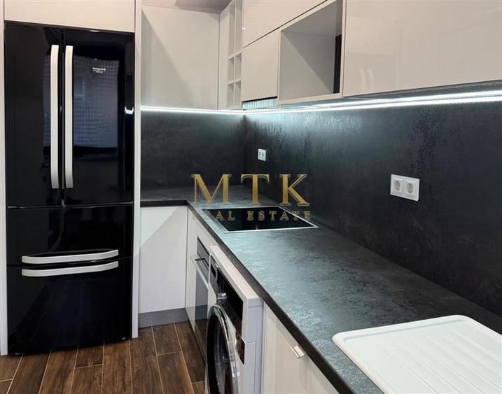 Apartament cu 3 camere decomandat, mobilat în Arcul de Triumf