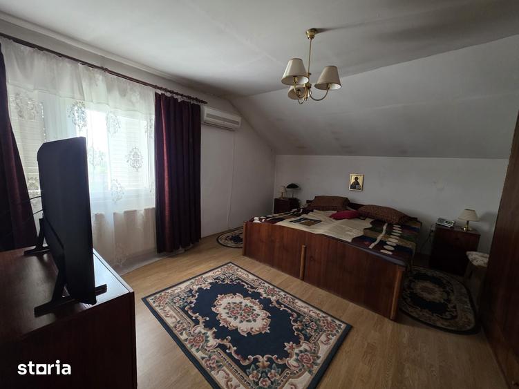 Casă cu 5 camere cu Teren 932 Mp în Giroc