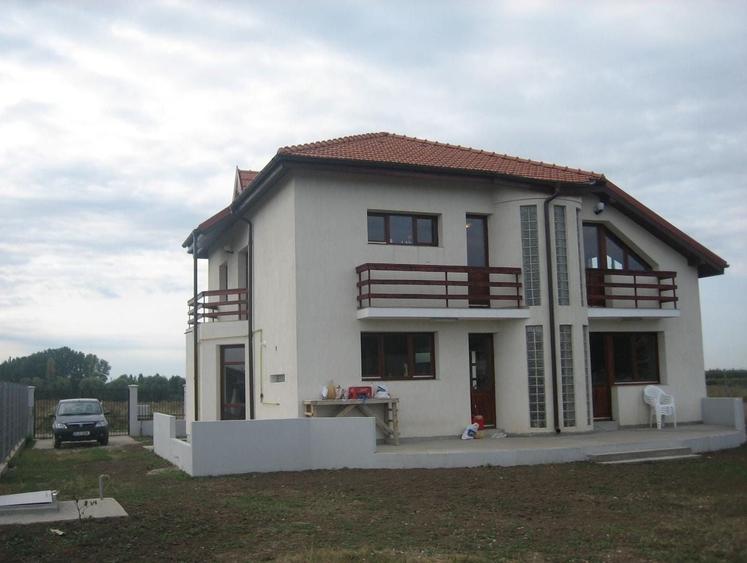 Casă cu 5 camere cu Canalizare în Străulești