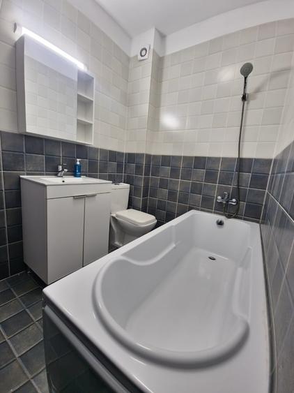Garsonieră decomandată în P-ța Unirii