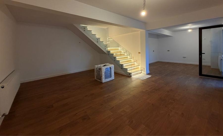 Casă cu 4 camere cu Teren 180 Mp în Domenii