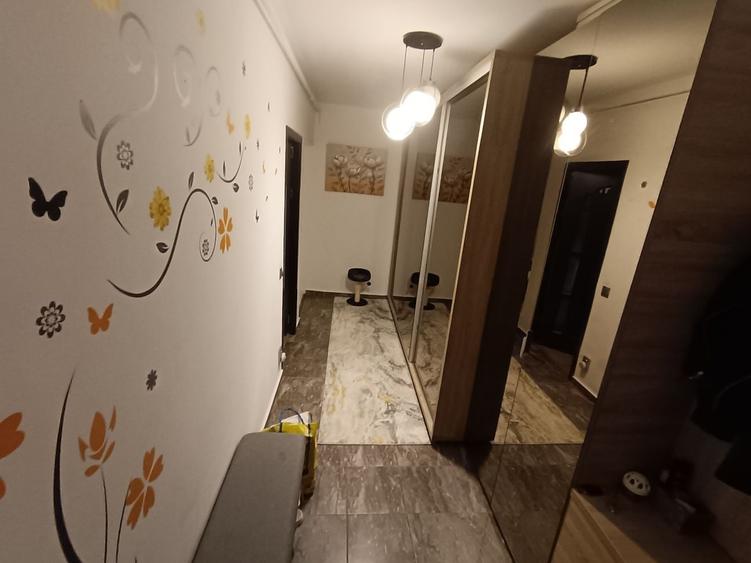 Apartament cu 3 camere semidecomandat în Central