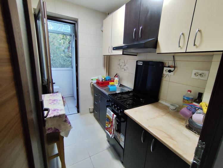 Apartament cu 2 camere semidecomandat în Podu Roș