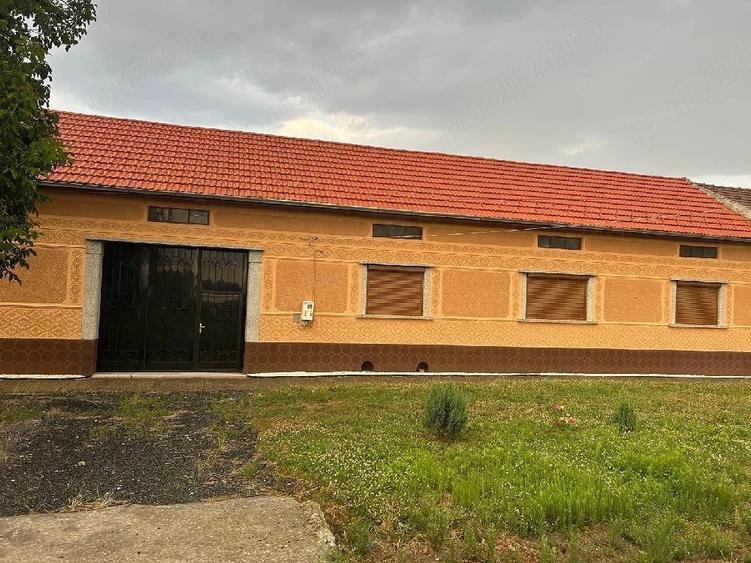 Casă cu Teren 1800 Mp în Central