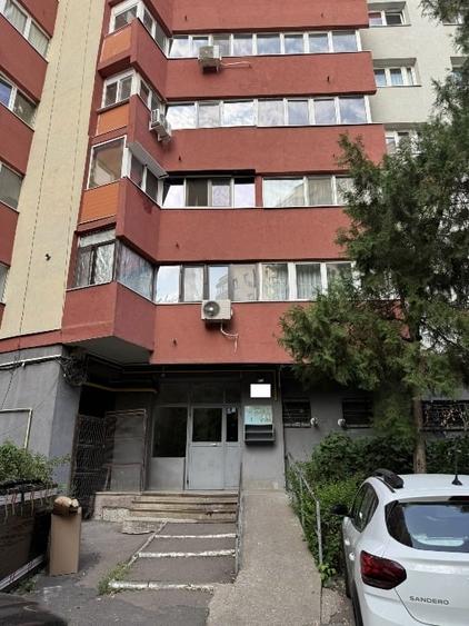 Apartament cu 3 camere decomandat, mobilat în Tei