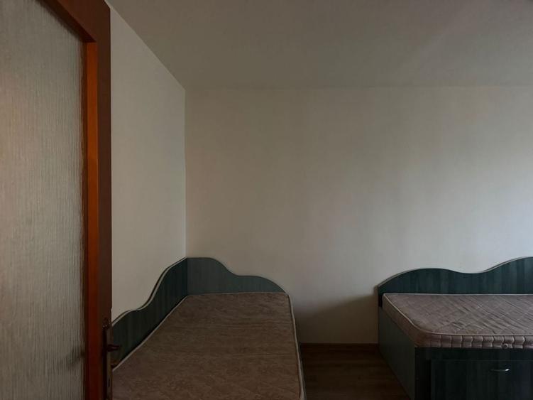 Apartament cu 3 camere decomandat în Micești