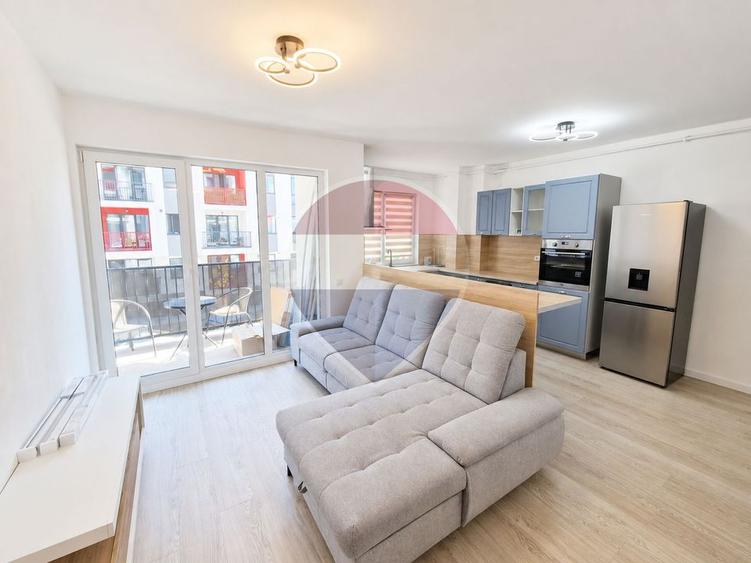 Apartament cu 2 camere semidecomandat, mobilat în Florești