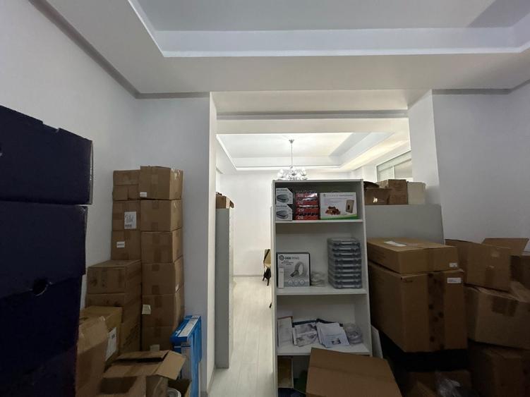 Apartament cu 4 camere semidecomandat în Universitate