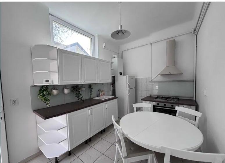 Apartament cu 3 camere semidecomandat în Floreasca