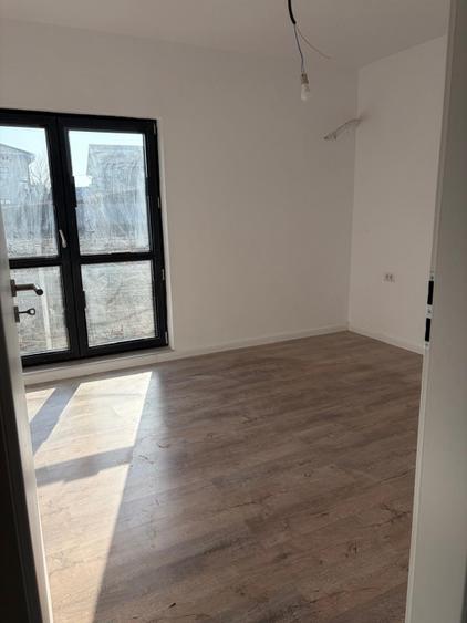 Duplex cu 5 camere cu Canalizare în Jilava