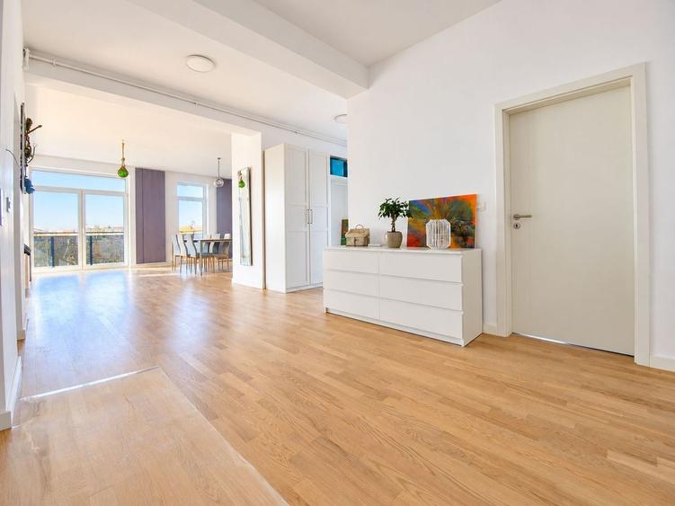 Apartament cu 3 camere decomandat, mobilat în Bălcescu
