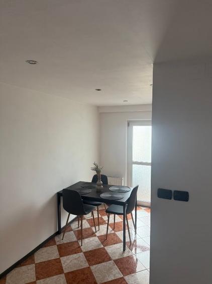 Apartament cu 2 camere decomandat în Rovine