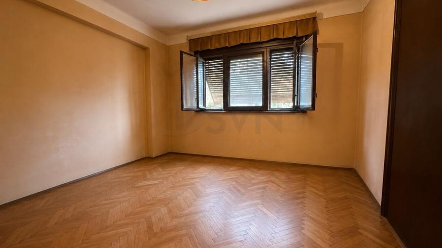 Apartament cu 4 camere semidecomandat în Decebal