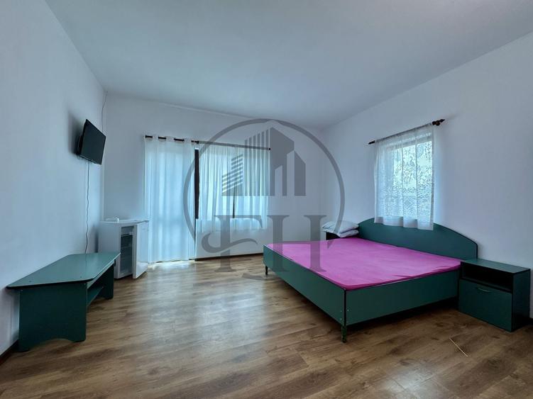 Casă individuală cu 15 camere cu Canalizare în Nord