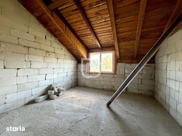 Casă cu 8 camere cu Teren 1143 Mp în Șcheia