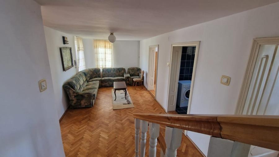 Casă individuală cu 8 camere cu Teren 750 Mp în Cetate