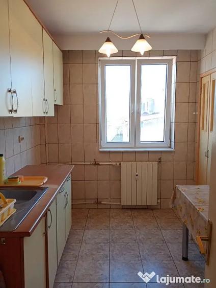 Apartament cu 4 camere decomandat în Ultracentral