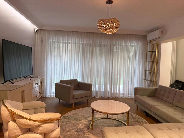 Apartament cu 4 camere decomandat în Domenii