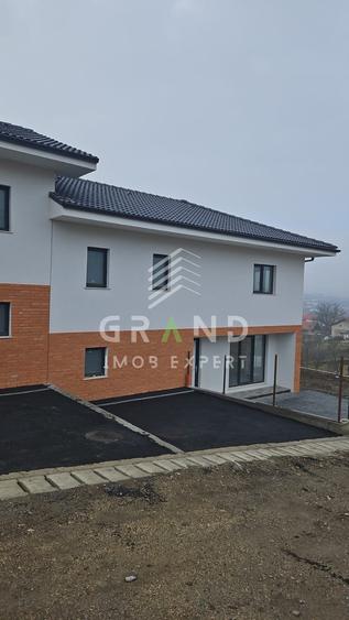 Duplex cu 4 camere cu Canalizare în Chinteni