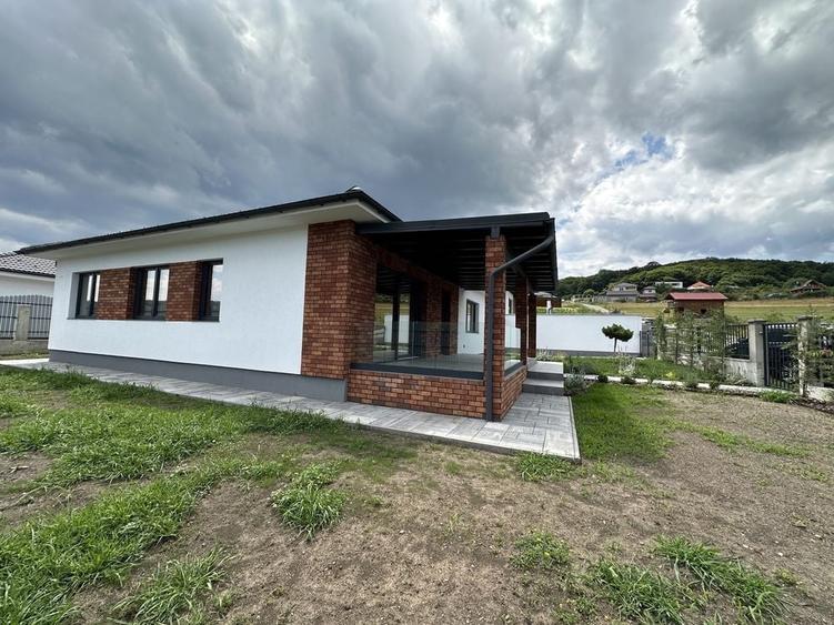 Casă cu 4 camere în Popești