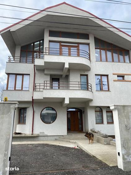 Casă cu Teren 800 Mp în Palazu Mare