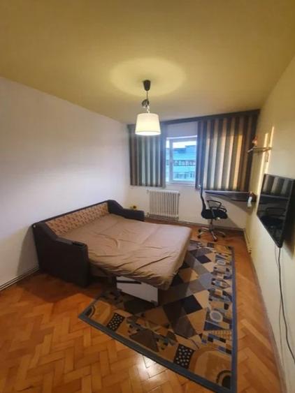 Apartament cu 2 camere decomandat în Podu Roș