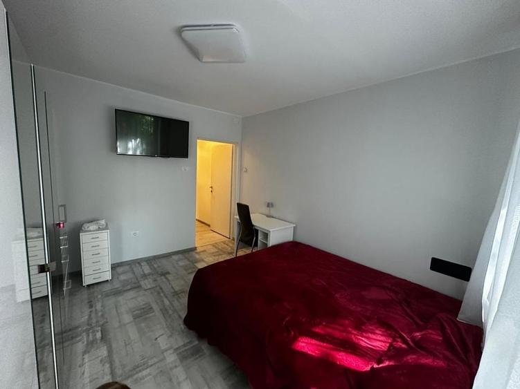 Apartament cu 3 camere decomandat în Pajura