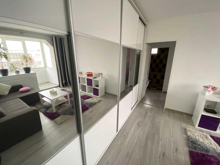 Apartament cu 2 camere semidecomandat în Republicii