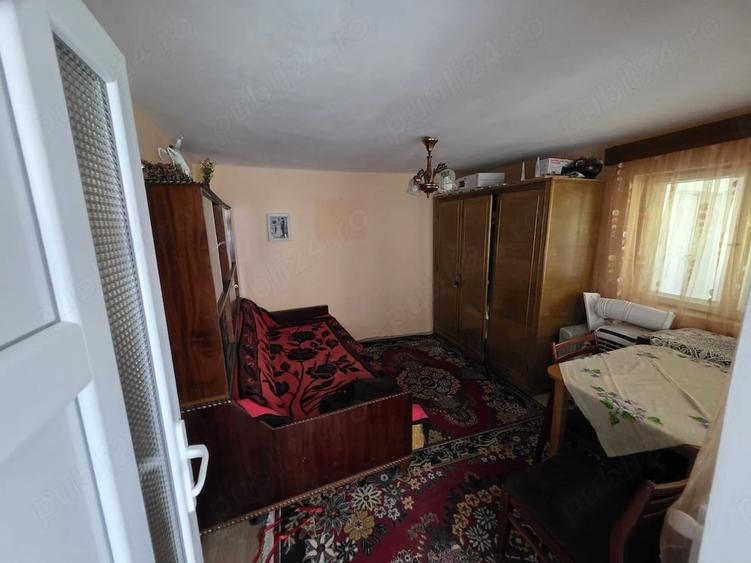 Casă cu Teren 2200 Mp în Curtișoara