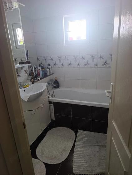 Apartament cu 4 camere decomandat în Dărmănești