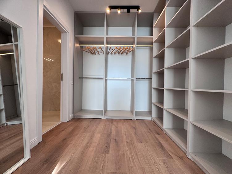 Apartament cu 3 camere decomandat în Pipera